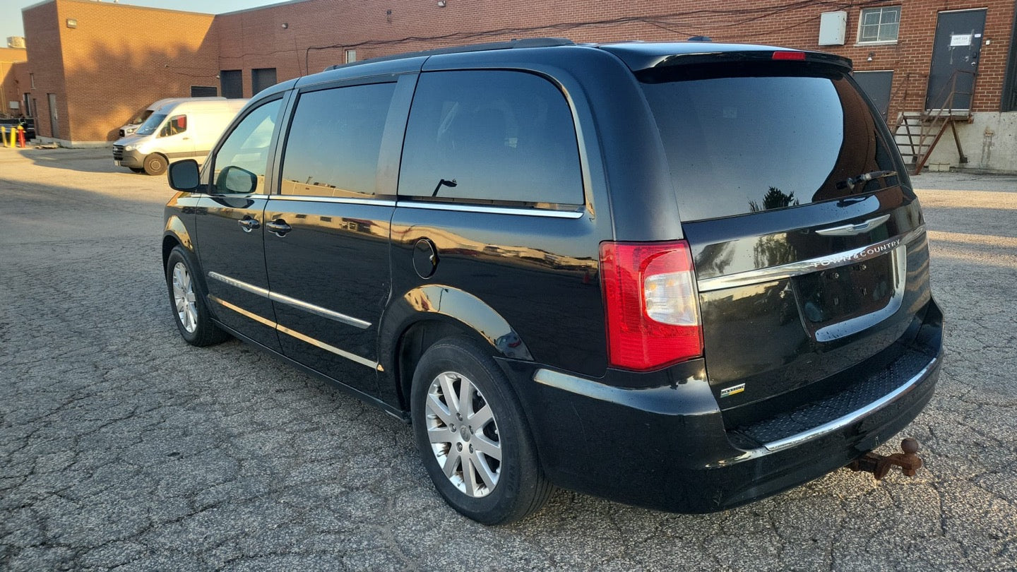 CHRYSLER TOWN & COUNTRY 2014