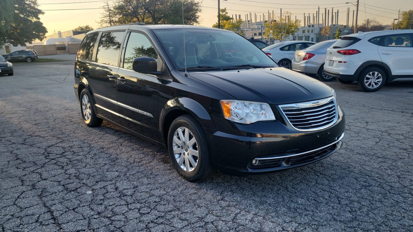 CHRYSLER TOWN & COUNTRY 2014